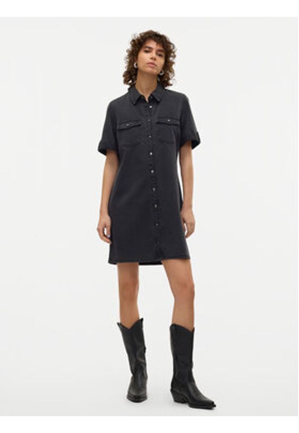 Vero Moda Sukienka jeansowa Jennie 10309665 Czarny Regular Fit. Kolor: czarny. Materiał: bawełna