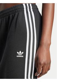 Adidas - adidas Spódnica midi IY7279 Czarny Slim Fit. Kolor: czarny. Materiał: bawełna