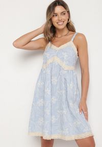Born2be - Niebieska Bawełniana Sukienka w Kwiaty z Haftem Nilacine. Okazja: na co dzień. Kolor: niebieski. Materiał: bawełna. Długość rękawa: na ramiączkach. Wzór: kwiaty, haft. Styl: elegancki, casual #4