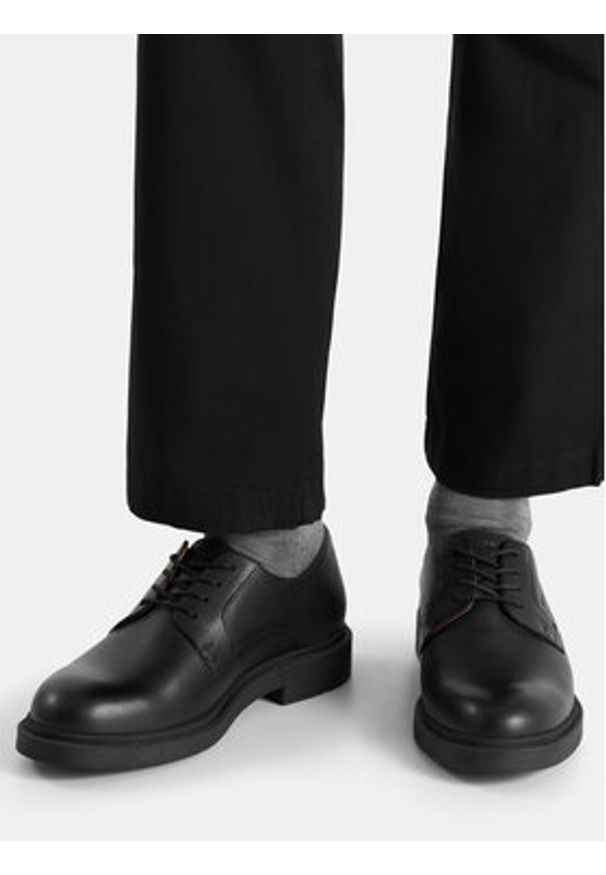 Gino Rossi Półbuty FERYD-26 MI08 Czarny. Kolor: czarny. Materiał: skóra