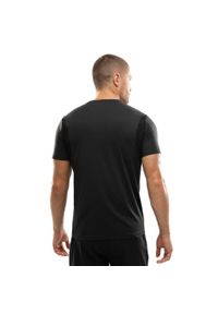 SIROKO - Męska koszulka do biegania z krótkim rękawem Fitness Siroko Gate Black. Kolor: czarny. Materiał: materiał. Długość rękawa: krótki rękaw. Długość: krótkie. Sport: fitness #2