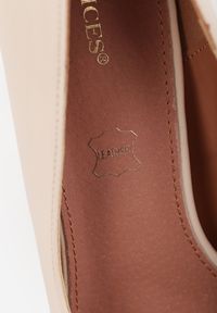 Renee - Jasnobeżowe Szpilki Vices na Grubej Podeszwie z Wkładką ze Skóry Naturalnej Ahrrie. Okazja: na wesele, na imprezę, na ślub cywilny. Kolor: beżowy. Materiał: skóra. Obcas: na szpilce. Styl: klasyczny #6