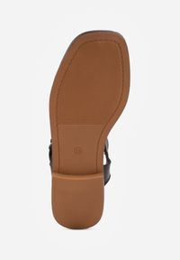 Born2be - Czarne Sandały VICES z Przeplatanymi Paskami i Elegancką Aplikacją Peticea. Okazja: na co dzień. Zapięcie: pasek. Kolor: czarny. Materiał: jeans. Wzór: aplikacja. Sezon: lato. Styl: elegancki #9