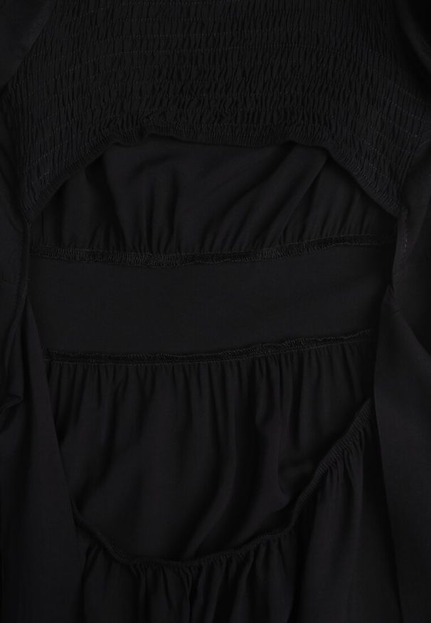 Renee - Czarna Wiskozowa Sukienka o Rozkloszowanym Kroju z Wycięciem na Plecach i Wiązaniem Dimiella. Kolor: czarny. Materiał: wiskoza. Typ sukienki: rozkloszowane