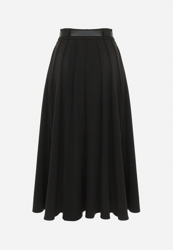 Born2be - Czarna Spódnica o Rozkloszowanym Plisowanym Fasonie z Paskiem z Klamrą Aferna. Okazja: na co dzień. Kolor: czarny. Styl: elegancki, casual