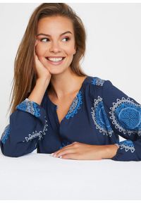 bonprix - Bluzka tunikowa z miękkiej wiskozy. Kolor: niebieski. Materiał: materiał, wiskoza. Wzór: nadruk