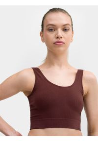 4f - Crop-top z prążkowanej dzianiny damski. Kolor: brązowy. Materiał: dzianina, prążkowany. Długość: krótkie