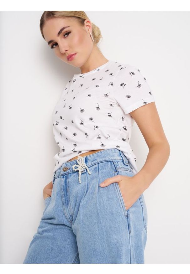 Sinsay - Koszulka z nadrukiem - biały. Kolor: biały. Wzór: nadruk