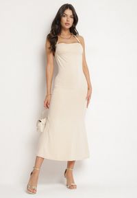 Born2be - Beżowa Taliowana Sukienka Koktajlowa z Wiskozą Izazira. Kolor: beżowy. Materiał: wiskoza. Styl: wizytowy #6