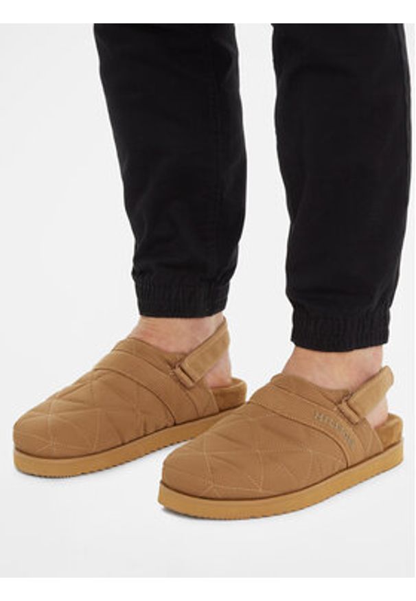 TOMMY HILFIGER - Tommy Hilfiger Klapki Warm Hilfiger Mule Sandal FM0FM04773 Brązowy. Kolor: brązowy. Materiał: materiał