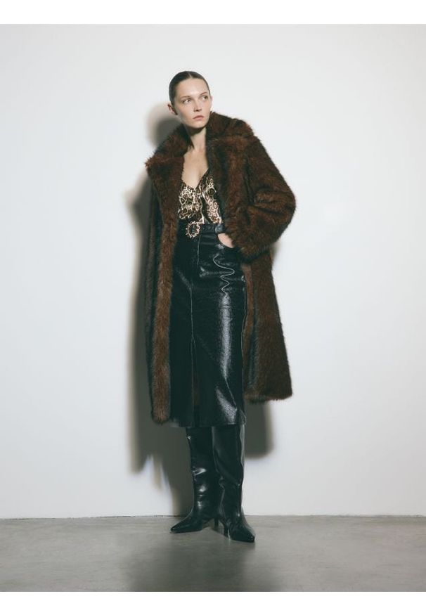 Reserved - Spódnica z ozdobnym paskiem - czarny. Kolor: czarny. Materiał: skóra