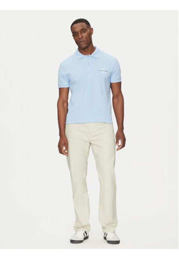 Calvin Klein Jeans Polo Monologo J30J325664 Błękitny Regular Fit. Typ kołnierza: polo. Kolor: niebieski. Materiał: bawełna