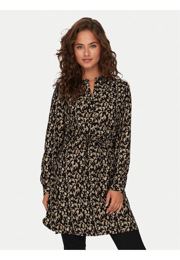 only - ONLY Sukienka codzienna Cory 15200543 Brązowy Regular Fit. Okazja: na co dzień. Kolor: brązowy. Materiał: syntetyk. Typ sukienki: proste. Styl: casual