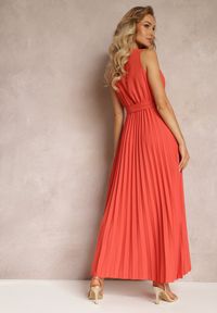 Renee - Czerwona Rozkloszowana Sukienka Maxi z Plisowanym Dołem i Gumką w Talii Sare. Kolor: czerwony. Materiał: tkanina, materiał. Typ sukienki: kopertowe. Styl: wizytowy. Długość: maxi #3