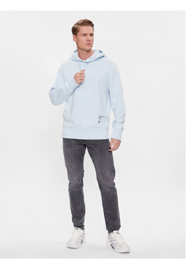 Calvin Klein Jeans Bluza Modern Metals J30J324631 Błękitny Regular Fit. Kolor: niebieski. Materiał: bawełna