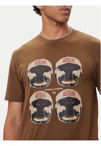 Hugo - HUGO T-Shirt Diboxer 50542560 Brązowy Regular Fit. Kolor: brązowy. Materiał: bawełna