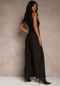 Renee - Czarny Taliowany Kombinezon Ozdobiony Zakładkami Berinola. Okazja: na imprezę. Kolor: czarny. Wzór: aplikacja. Styl: elegancki #6