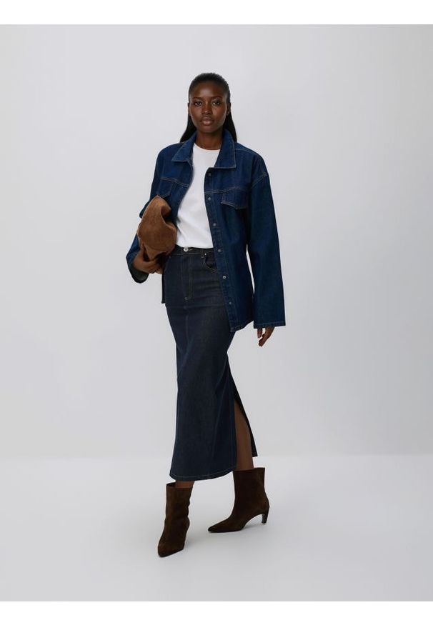 Reserved - Jeansowa spódnica midi - granatowy. Kolor: niebieski. Materiał: jeans