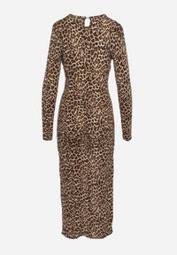 Born2be - Brązowa Dopasowana Sukienka w Panterkę Zdobiona Cyrkoniami Nallines. Okazja: na co dzień. Kolor: brązowy. Długość rękawa: długi rękaw. Wzór: motyw zwierzęcy, aplikacja. Typ sukienki: dopasowane. Styl: casual, elegancki #2