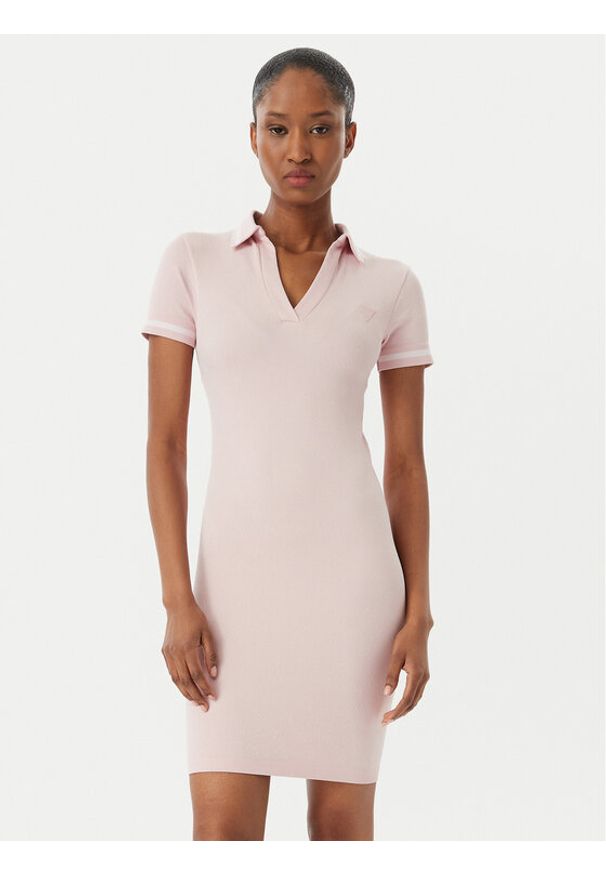 Guess Sukienka codzienna V6RK02 Z4692 Różowy Regular Fit. Okazja: na co dzień. Kolor: różowy. Materiał: syntetyk. Typ sukienki: proste. Styl: casual
