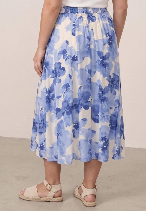 Born2be - Niebieska Rozkloszowana Spódnica z Wiskozy Zdobiona Kwiatowym Wzorem Palereia. Okazja: na co dzień. Kolekcja: plus size. Kolor: niebieski. Materiał: wiskoza. Długość: długie. Wzór: aplikacja, kwiaty. Styl: casual