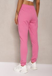 Renee - Fuksjowe Dresowe Spodnie o Klasycznym Fasonie z Gumką w Pasie Ivemia. Okazja: na co dzień, do pracy, na spotkanie biznesowe. Stan: podwyższony. Kolor: różowy. Materiał: dresówka. Styl: klasyczny #4