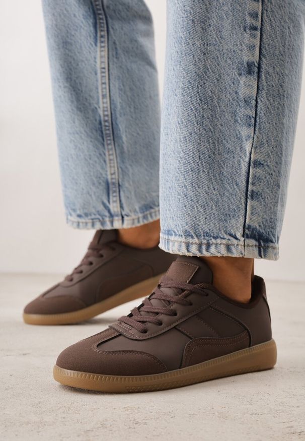 Renee - Brązowe Sneakersy VICES w Stylu Kultowych Tenisówek z Łączonych Materiałów Azivina. Okazja: na co dzień, na imprezę. Kolor: brązowy. Materiał: materiał