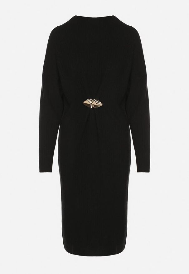 Born2be - Czarna Sweterkowa Sukienka z Wiskozą i Broszką Tinarrea. Okazja: do pracy, na spacer. Kolor: czarny. Materiał: wiskoza. Wzór: aplikacja. Typ sukienki: sportowe. Styl: sportowy, klasyczny