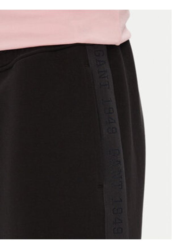 GANT - Gant Szorty sportowe 2825122T Czarny Regular Fit. Kolor: czarny. Materiał: bawełna. Styl: sportowy