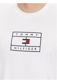 TOMMY HILFIGER - Tommy Hilfiger T-Shirt Big Graphic MW0MW34204 Biały Regular Fit. Kolor: biały. Materiał: bawełna