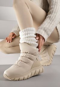 Born2be - Ciemnobeżowe Pikowane Śniegowce na Grubej Tłoczonej Podeszwie Resita. Kolor: beżowy. Materiał: jeans. Sezon: zima. Styl: elegancki, street #4