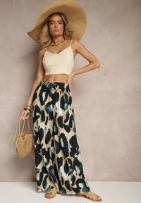 Renee - Zielone Szerokie Spodnie High Waist z Wiskozą w Panterkowy Wzór Zeviera. Okazja: na co dzień. Stan: podwyższony. Kolor: zielony. Materiał: wiskoza. Styl: elegancki, casual