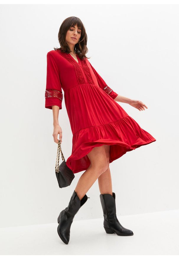 bonprix - Sukienka tunikowa z miękkiej wiskozy. Kolor: czerwony. Materiał: wiskoza, koronka. Wzór: koronka