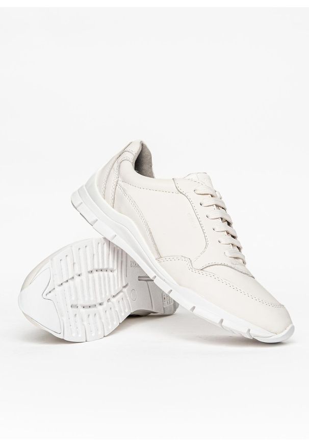 Geox - Sneakersy damskie GEOX D Sukie (D04F2A 00085 C1000). Okazja: na co dzień. Kolor: biały. Materiał: materiał, skóra, syntetyk. Szerokość cholewki: normalna
