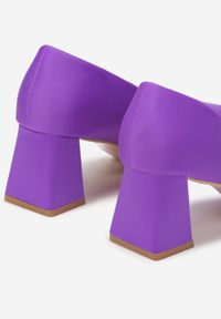 Renee - Fioletowe Czółenka Ritual. Nosek buta: szpiczasty. Zapięcie: bez zapięcia. Kolor: fioletowy. Materiał: materiał. Wzór: geometria, gładki. Obcas: na obcasie. Styl: klasyczny. Wysokość obcasa: średni #5