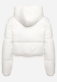 Born2be - Biała Kurtka Pikowana o Krótkim Fasonie z Kapturem Tinthella. Okazja: na spacer, na co dzień. Typ kołnierza: kaptur. Kolor: biały. Materiał: jeans. Długość: krótkie. Wzór: aplikacja. Styl: casual, elegancki #4