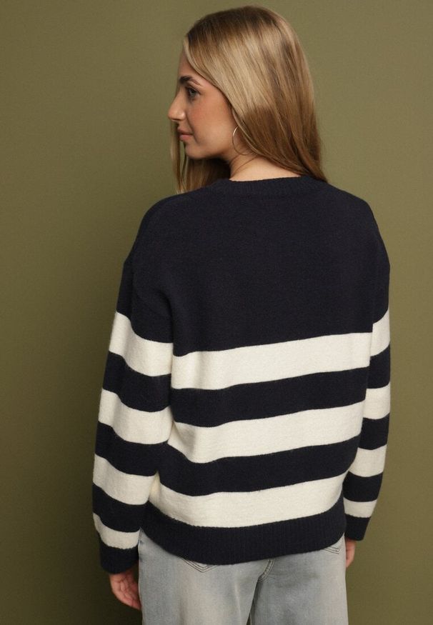 Born2be - Granatowy Sweter z Dodatkiem Kaszmiru o Prostym Kroju w Paski Venlire. Okazja: na co dzień. Kolor: niebieski. Materiał: kaszmir. Wzór: paski. Styl: klasyczny, casual
