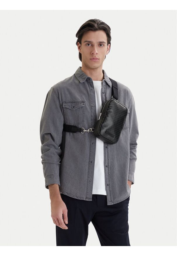 Calvin Klein Saszetka Emblem Aop Coated Square Sling LV04D3335G Czarny. Kolor: czarny. Materiał: skóra