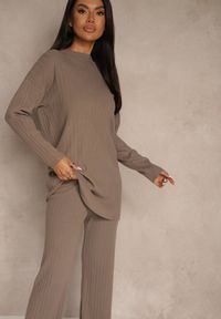 Renee - Ciemnobeżowy Komplet z Dzianiny z Bawełną Spodnie Wide Leg i Sweter Lanneia. Kolekcja: plus size. Kolor: beżowy. Materiał: bawełna, dzianina