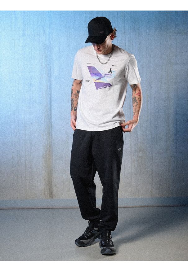4f - 4F T-shirt regular z nadrukiem męski - biały S. Okazja: na co dzień. Kolor: biały. Materiał: materiał. Wzór: nadruk. Styl: casual, sportowy