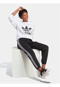 Adidas - adidas Spodnie dresowe adicolor Classics IB7457 Czarny Regular Fit. Kolor: czarny. Materiał: bawełna #5