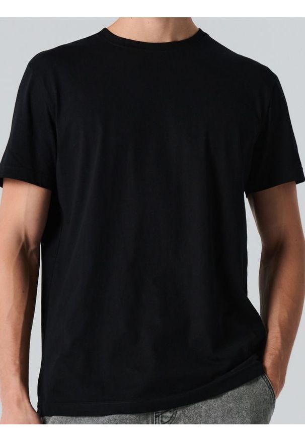 Sinsay - Bawełniana koszulka basic - czarny. Kolor: czarny. Materiał: bawełna