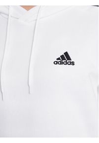 Adidas - adidas Bluza IJ6476 Biały Regular Fit. Kolor: biały. Materiał: bawełna #4