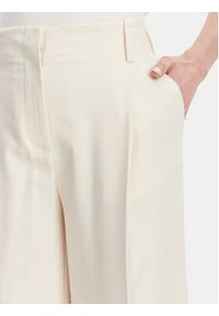 SIMONA CORSELLINI - Simona Corsellini Spodnie materiałowe P25CPPA01901 Écru Relaxed Fit. Materiał: wiskoza
