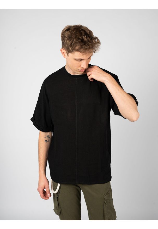 Xagon Man T-shirt | P25082V630TS | Mężczyzna | Czarny. Okazja: na co dzień. Kolor: czarny. Materiał: len, wiskoza. Długość: długie. Wzór: aplikacja. Styl: elegancki, casual