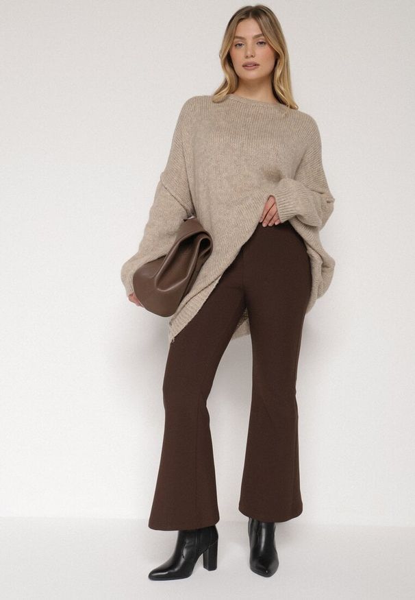 Born2be - Beżowy Sweter z Wiskozą i Wełną o Kroju Nietoperza Fedella. Okazja: na co dzień. Kolor: beżowy. Materiał: wełna, wiskoza. Styl: casual, elegancki