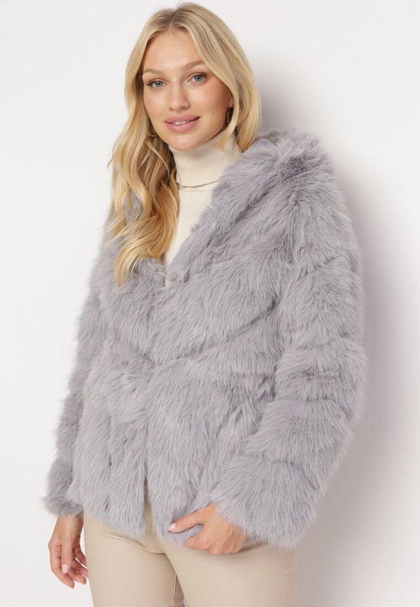 Born2be - Szara Futrzana Kurtka z Kapturem Daviella. Typ kołnierza: kaptur. Kolor: szary. Materiał: futro. Wzór: aplikacja