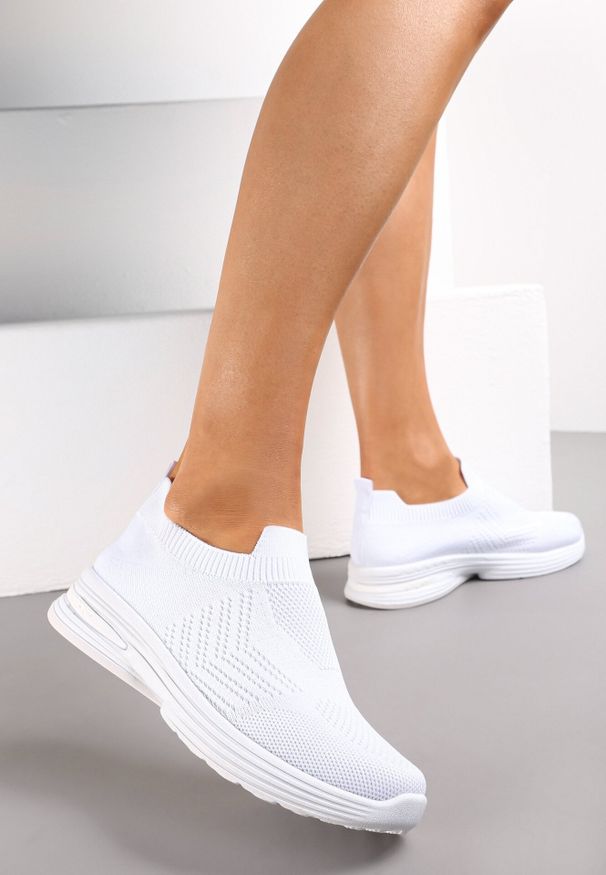 Born2be - Białe Płaskie Buty Sportowe z Elastyczną Cholewką przed Kostkę Atale. Wysokość cholewki: przed kostkę. Zapięcie: bez zapięcia. Kolor: biały. Szerokość cholewki: normalna. Sezon: wiosna, lato