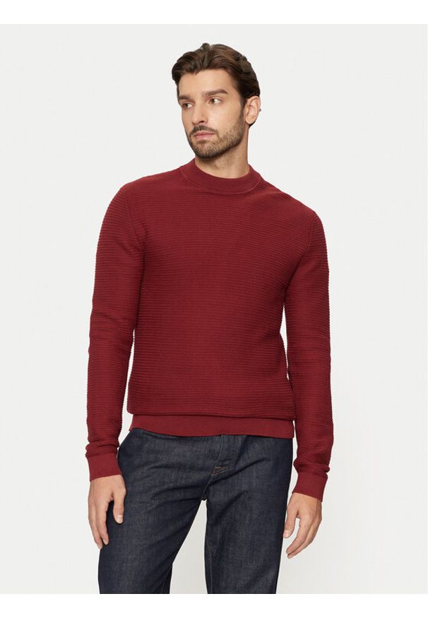 Selected Homme Sweter Tion 16095640 Czerwony Regular Fit. Kolor: czerwony. Materiał: bawełna