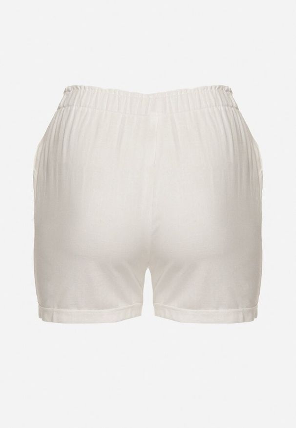 Born2be - Białe Casualowe Szorty z Lnem z Gumką w Talii Filowena. Okazja: na co dzień. Kolekcja: plus size. Kolor: biały. Materiał: len. Styl: casual
